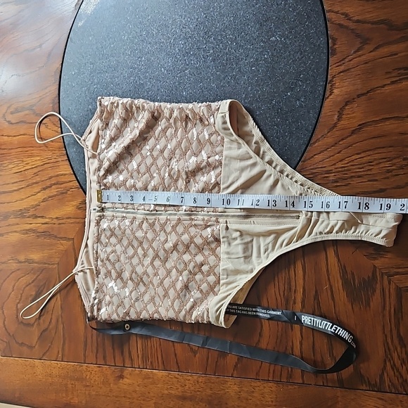 PrettyLittleThing Rose Gold Sequin Bodysuit Size 4 - Picture 15 of 16